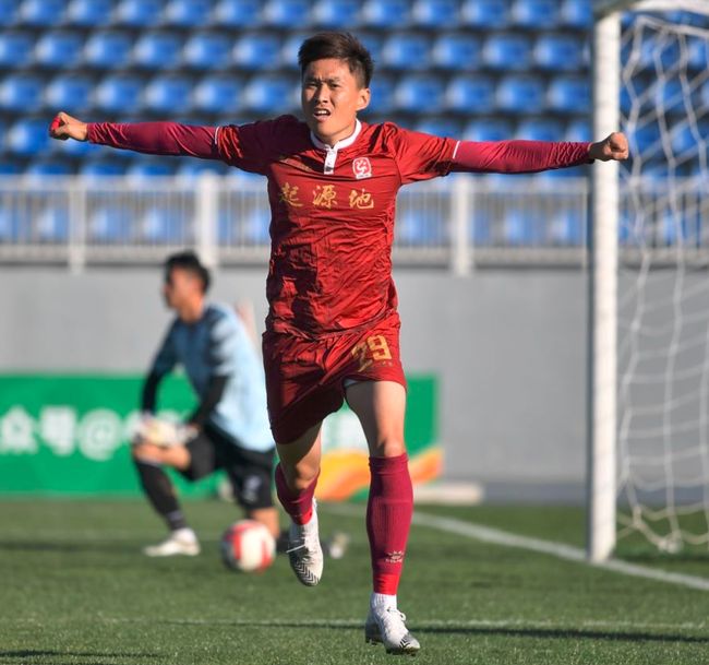 西甲清晨走向成谜，武汉三镇外线爆发，震撼外界，轮换策略成焦点的简单介绍